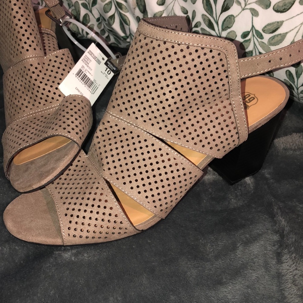 Cute ankle booties!